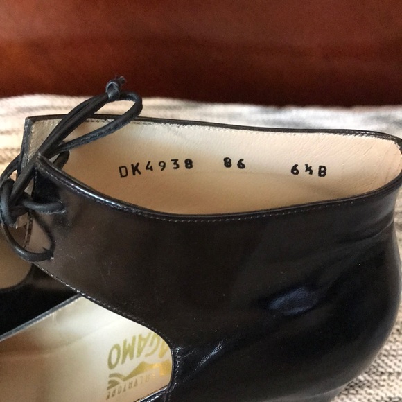 Ferragamo tie ankle pumps - Picture 5 of 5